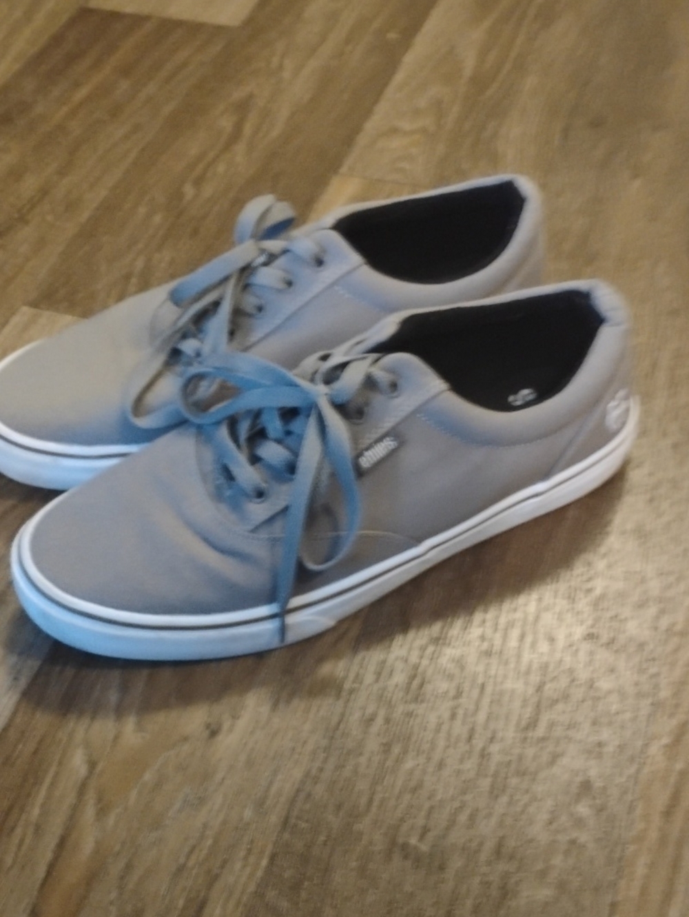Size 10 Etnies Gray And White Skate Shoe